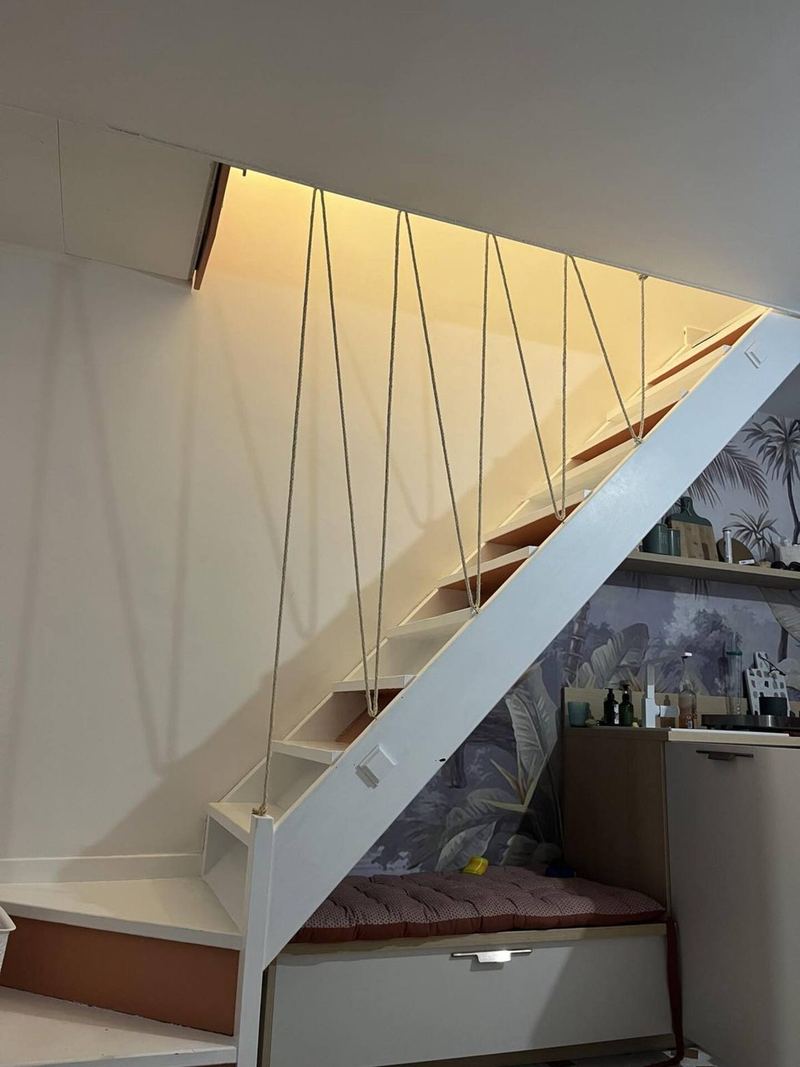 Escalier avec garde-corps en cordes