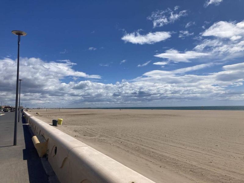 La grande plage de sable de Narbonne-Plage